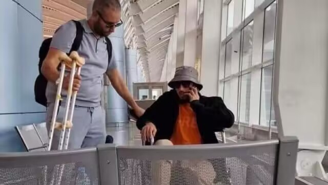米體：本納塞爾坐輪椅乘坐飛機返回米蘭，周三對傷勢進(jìn)行全面檢查