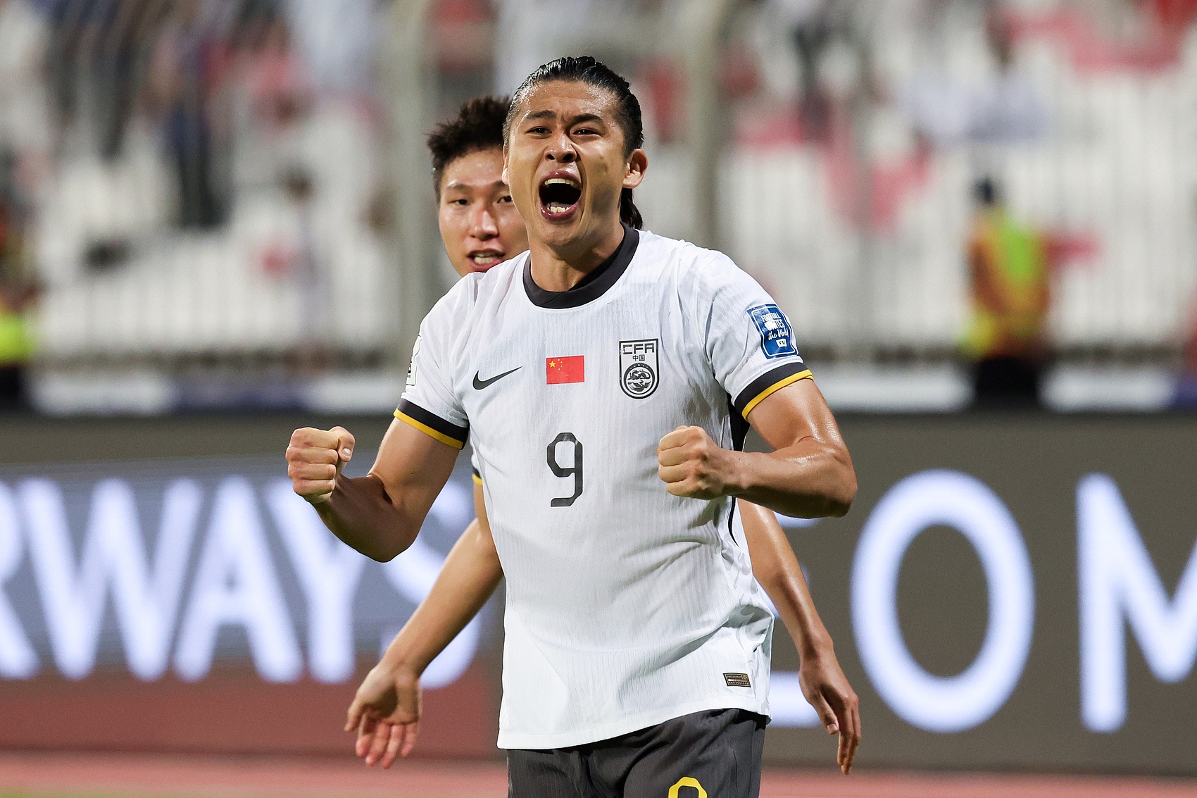李毅贊國足：從地獄到天堂！國家隊必勝！來(lái)之不易的三分！